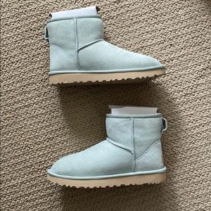 UGG CLASSIC MINI BOOT